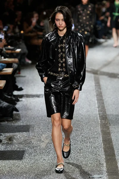 Look 64